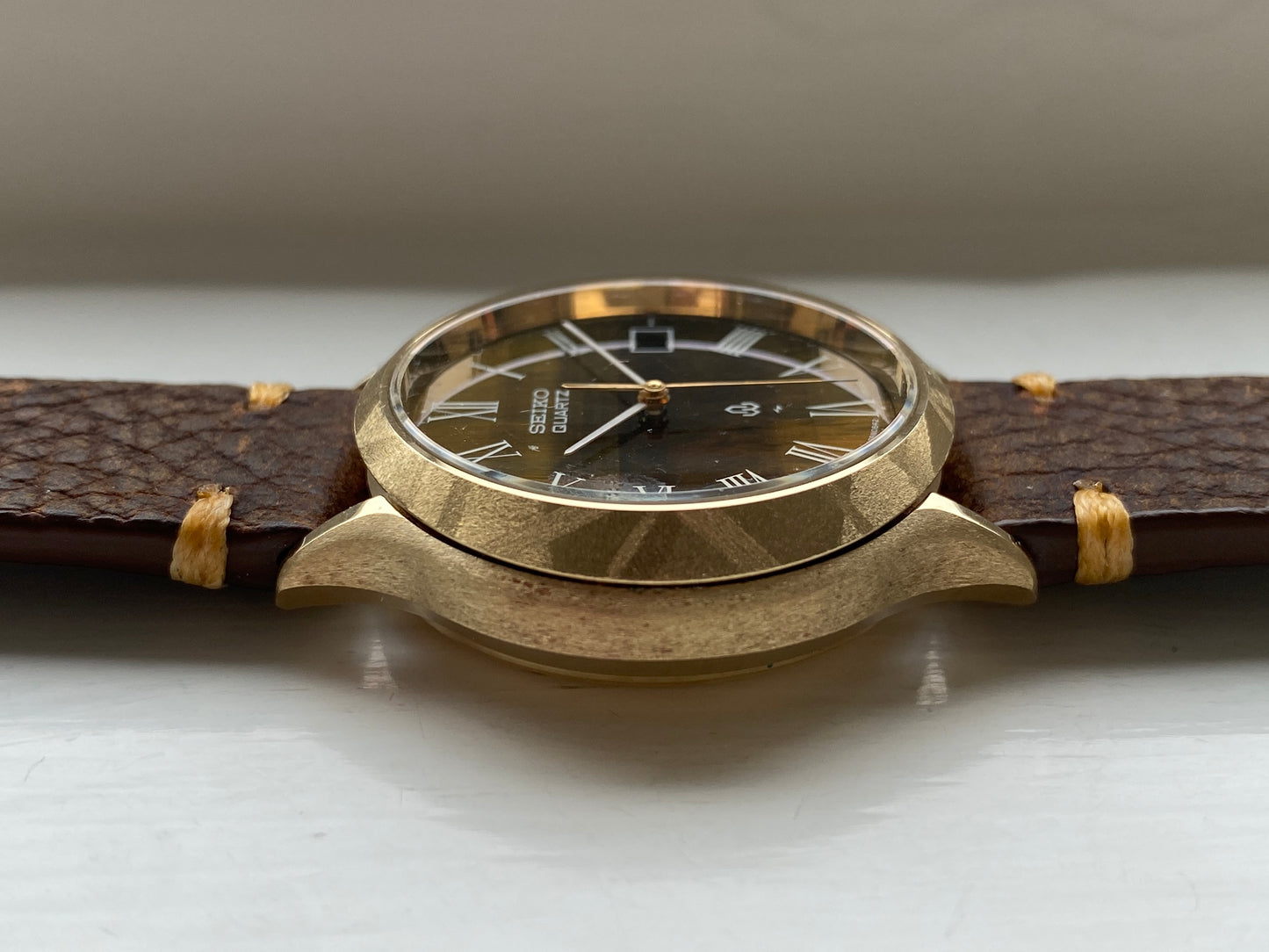 Seiko 0842-7000 Tiger Eye Stone Dial